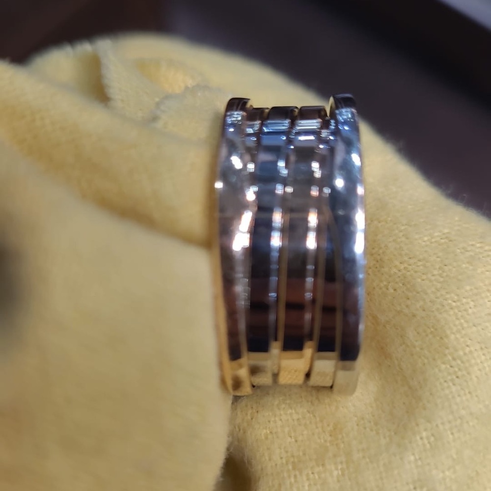 Bulgari Gold Ring with Distinctive Design - Picture 3 of 3